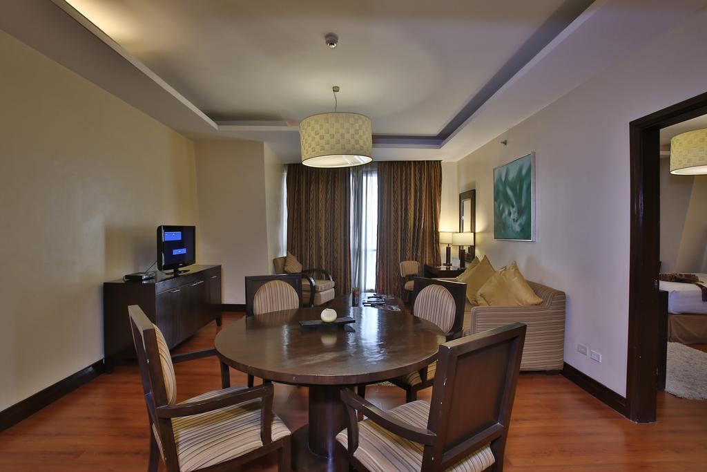 Crown Regency Hotel & Towers Cebu Exterior foto